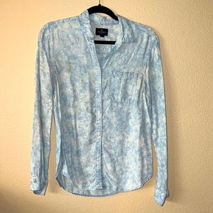American Eagle- Acid wash Blue button up long sleeve